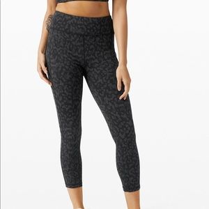 NWT Lululemon Invigorate High-Rise Crop 23" Sz 4